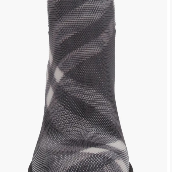 Burberry Women’s Marsh Textured Ankle Boot NEW in box - Picture 5 of 13